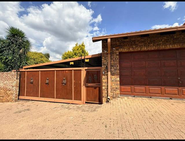 3 BEDROOM TOWNHOUSE FOR SALE IN GHOLFSIG